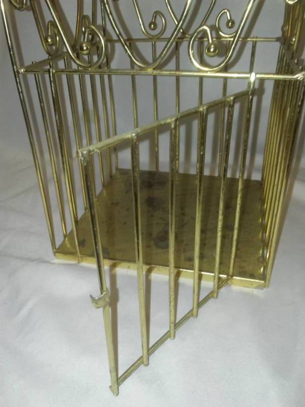 lot 158 image: Gold metal bird cage.