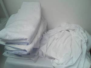 lot 58 image: Rubber backed fleece twin sized mattress protector