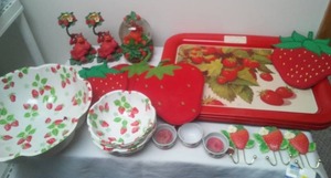 lot 159 image: Collectible Kitchen Strawberry Bowls, Trays and dcor.