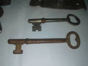 lot 164 image: Vintage 2 Skeleton keys, lock, beer cap opener  s and more.