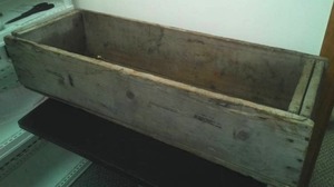 lot 171 image: Wood Shipping crate box - Vintage 34 x 12 x 8 Queen Equipment