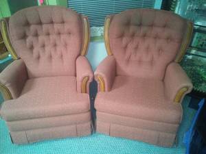 lot 172 image: 2 Matching Rocker Recliners by Best Chairs