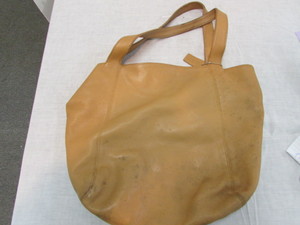 lot 14 image: Coach Purse