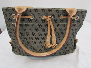 lot 15 image: Dooney & Burke Purse
