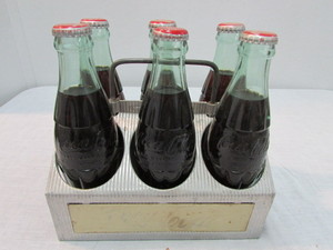 lot 20 image: Vintage Coke Metal 6 Pack With Full Bottles