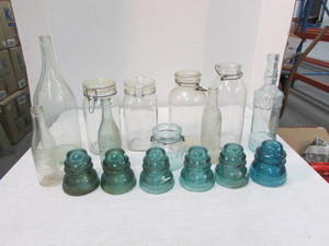 lot 47 image: Vintage Glass Items
