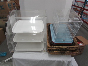 lot 107 image: Baskets, Trays and Display Cases