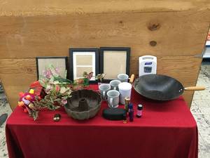 lot 283 image: Box Of Misc Items