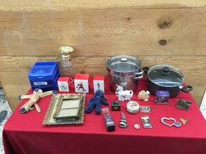 lot 284 image: Box Of Misc Items