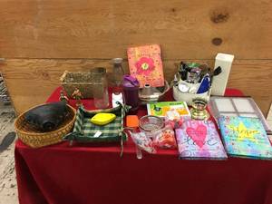 lot 285 image: Box Of Misc Items