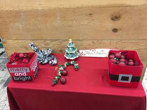 lot 287 image: Box Of Christmas Decor