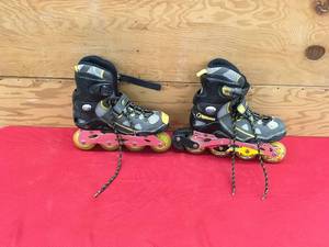 lot 337 image: Forward Talon Size 8 Rollerblades