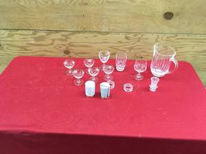 lot 343 image: Glassware