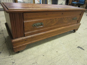 lot 310 image: VINTAGE WOOD ACCENT SIDE TABLE WITH DRAWER