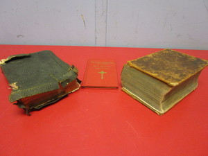 lot 346 image: ANTIQUE BIBLES, VINTAGE HOLY COMMUNION BOOK