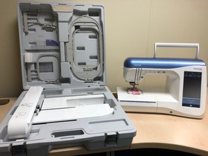 lot 01 image: Brother Innov-is 2800D Electronic Sewing & Embroidery Machine w Accesories and Carrying Cases