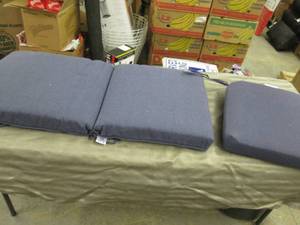 lot 11 image: Hampton Bay Blue Cushion ,2 attache...