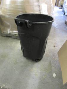 lot 15 image: Rubbermaid 32 Gal WheeledTrash Can ...