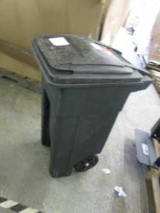 lot 38 image: Toter 32 Gal. Greenstone Trash Can ...
