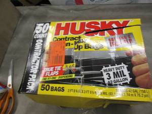 lot 178 image: Husky Contractor Bags 42 Gallon Siz...