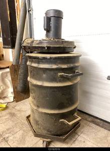 lot 17 image: Sawdust Collection Barrell with Casters