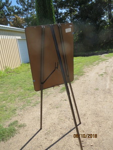 lot 16 image: Easel