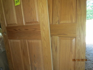 lot 20 image: Oak 6 pannel door