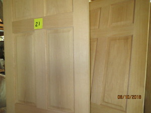 lot 21 image: Un-finished oak 6 pannel doors