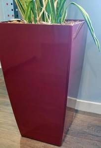 lot 129 image: Tall Burgundy Bachmans Commercial Resin Planter