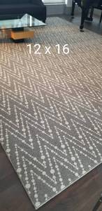 lot 25 image: Gray and White Patterned Area Rug 12 X 16