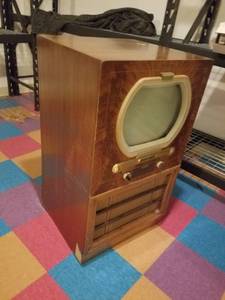 lot 115 image: Vintage 50s Television GE Model 12C107