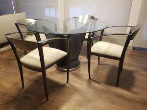 lot 19 image: Great Modern Dining Set