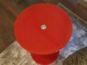 lot 21 image: Funky Red Retro Side Table