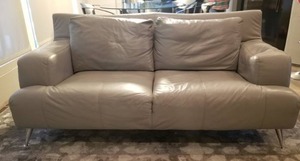 lot 22 image: Sweet Cream Leather Loveseat by ItaIsofa