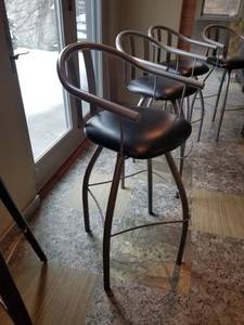 lot 40 image: Set of 4 Modern Swivel Counter Stools