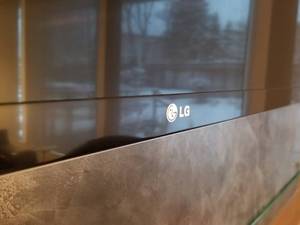 lot 100 image: 42 LG LED TV Model # 47LM7600
