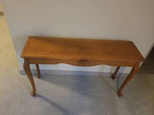 lot 114 image: Traditional Oak Library Console Table
