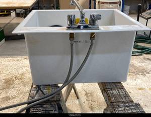 lot 4 image: Laundry tub with faucet and extra hoses