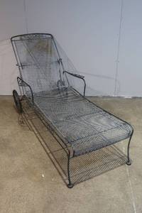 lot 7 image: Metal Chaise Lounger
