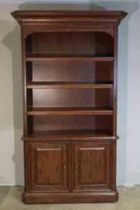 lot 9 image: Wood Bookcase