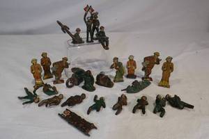 lot 20 image: VINTAGE Metal Soldiers (25 Pieces)