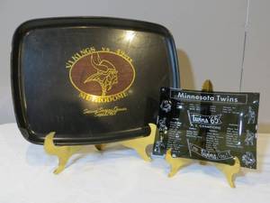 lot 26 image: 1965 Minnesota Twins Glass Tray & 1983 Minnesota Vikings Tray (as-is)