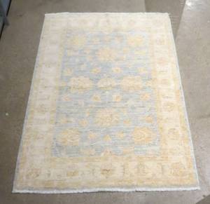 lot 39 image: Wool Rug