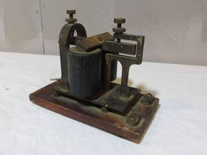 lot 49 image: Western Electric Morse Code Telegraph