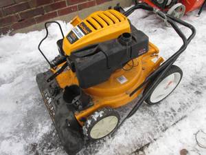 lot 6 image: Cub Cadet 159cc Gas ChipperShredde...