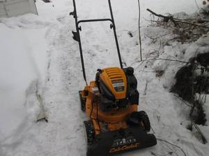lot 7 image: Cub Cadet 159cc Gas ChipperShredde...