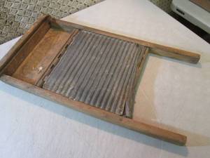 lot 12 image: Vintage Washboard  RMDR...