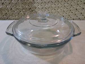 lot 18 image: Anchor Hocking Ovenware with Lid  R...