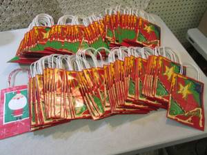 lot 19 image: Lot of 5 14 x 8 Gift Bags  D-2...