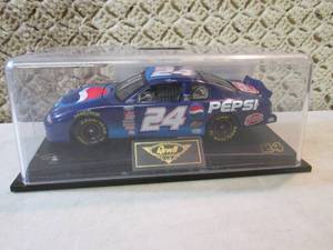 lot 22 image: Revell Collection Club 124 Diecast...